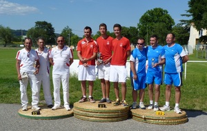 Podium équipes hommes arc classique